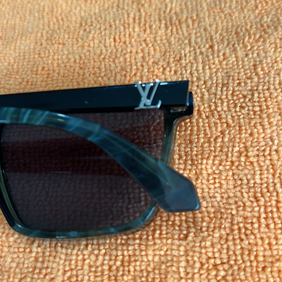 LOUIS VUITTON BLACK AND GREEN Z1273W SQUARE SUNGLASSES 😎 MADE IN ITALY 🇮🇹 - Picture 7 of 12